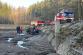 300124-Záchrana zraněného řidiče z osobního automobilu převráceného do vypuštěného Pilského rybníka nedaleko Jevan