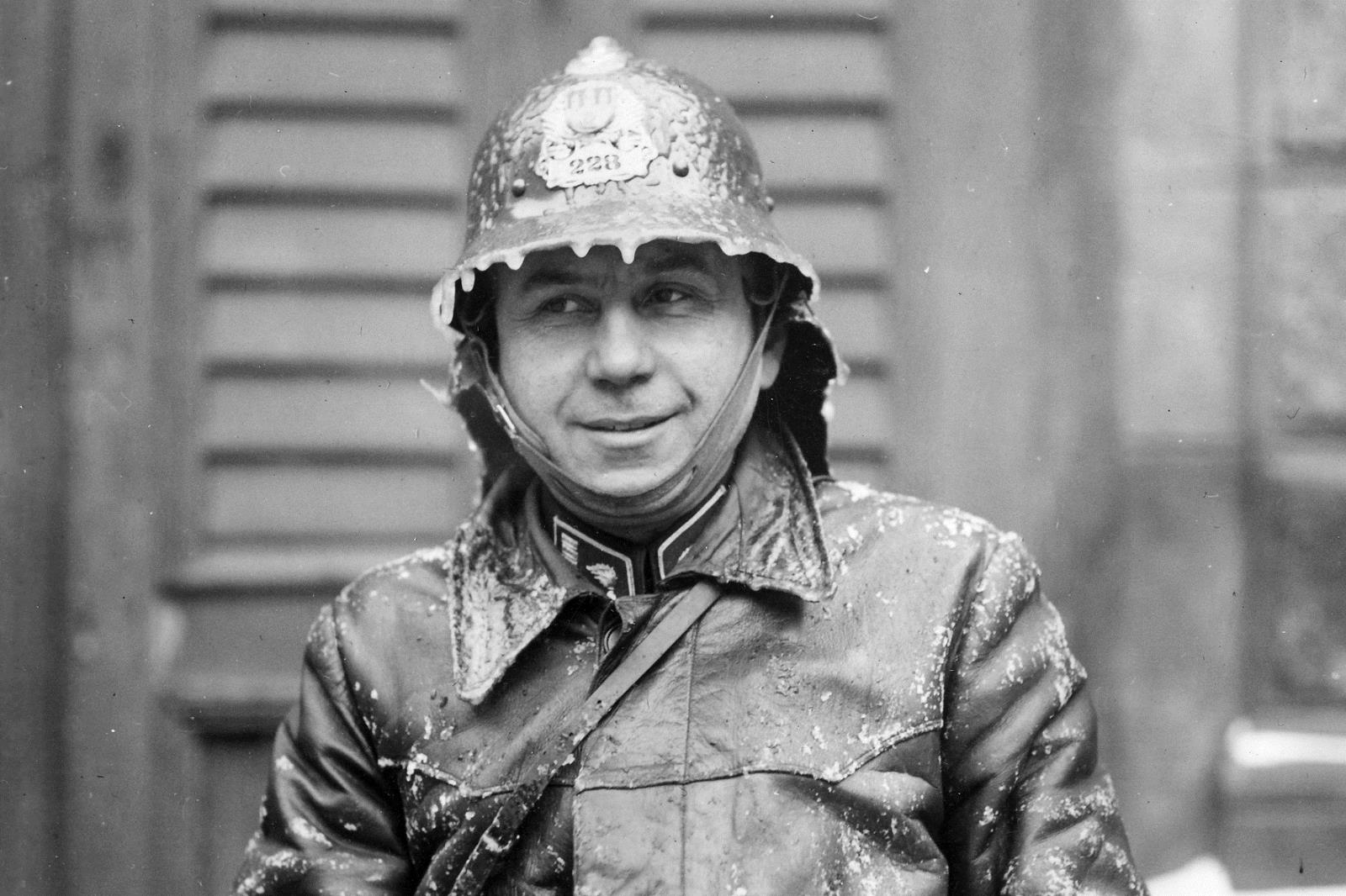 1940_03_001 praßskž hasiü po üinnosti v mrazivam poüas° roku 1940.jpg