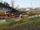 ZLK_dopravní nehoda domíchávače, který spadl do řeky Olšavy_hasiči vytvořili nornou stěnu, která chrání vodní tok