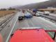OLK_série vážných dopravních nehod zaměstnala hasiče Přerovsku_pohled na komunikaci s havarovanými vozy