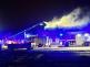 OLK_požár nádražní budovy_pohled na hořící objekt v noci a zasahující jednotky hasičů