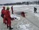 výcvik hasičů na zamrzlé vodě (8).jpg