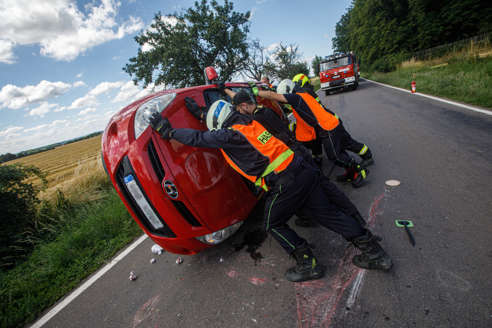 Dopravní nehoda osobního vozidla u Opočna
