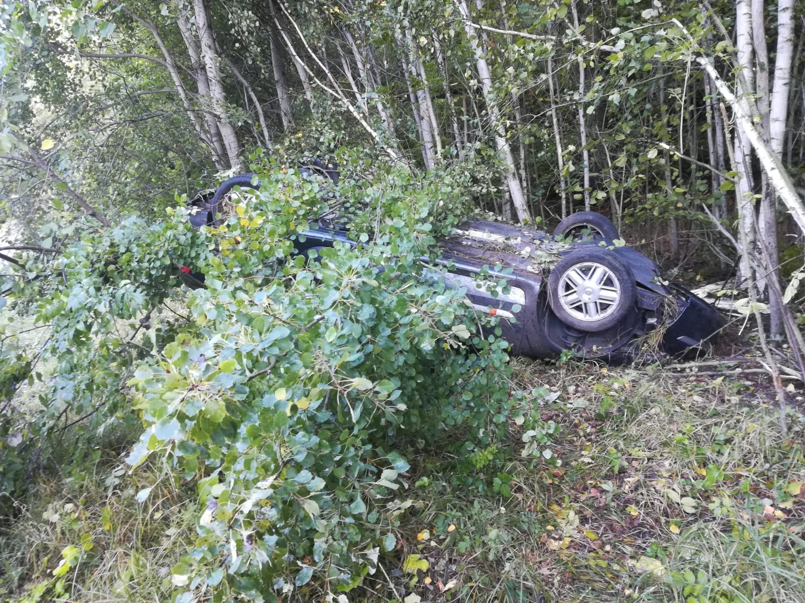 Dopravní nehoda osobního auta u Hlinné (1).JPG