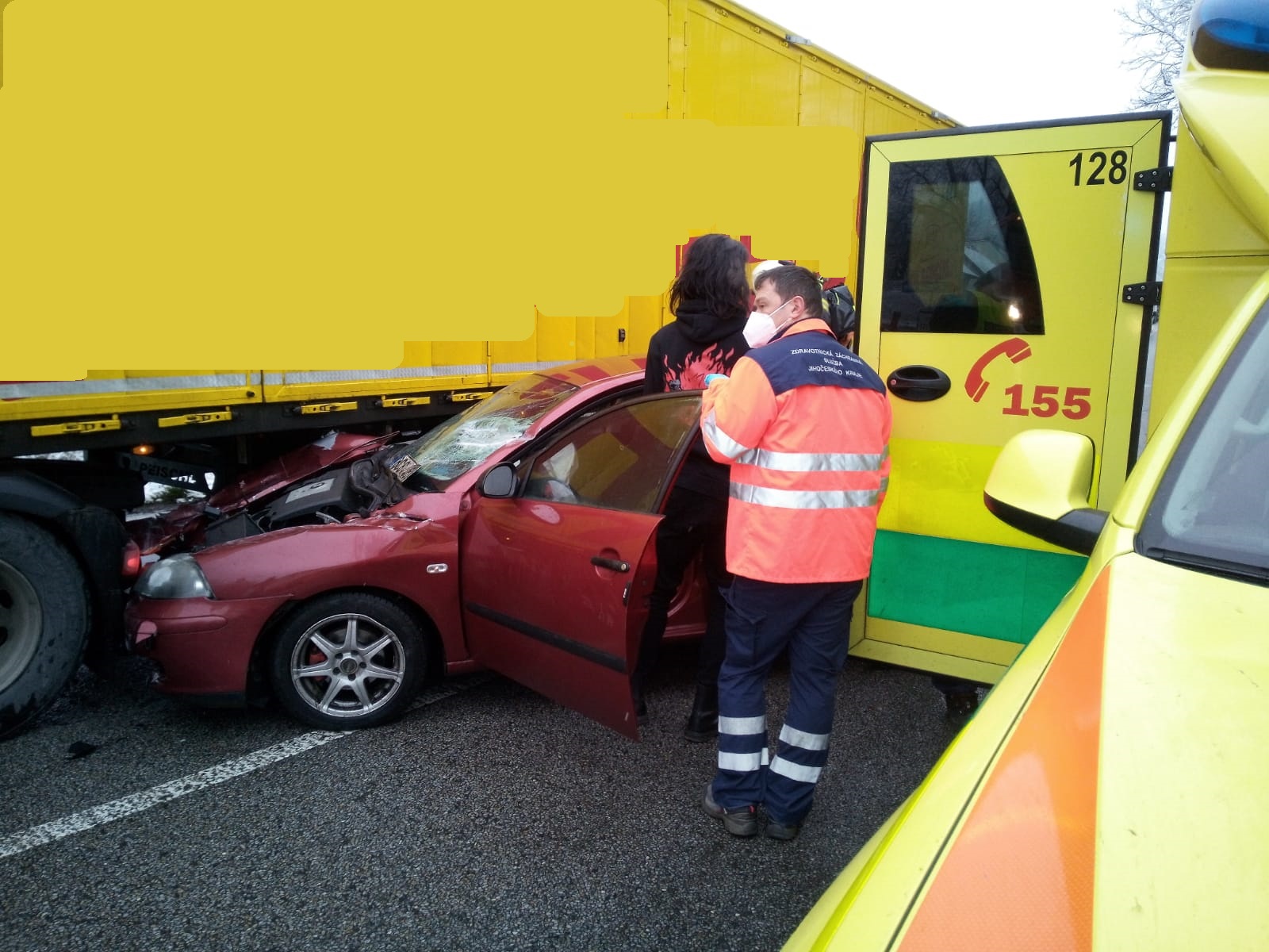 Dopravní nehoda OA a NA, Kaplice - 10. 11. 2020 (1).jpg