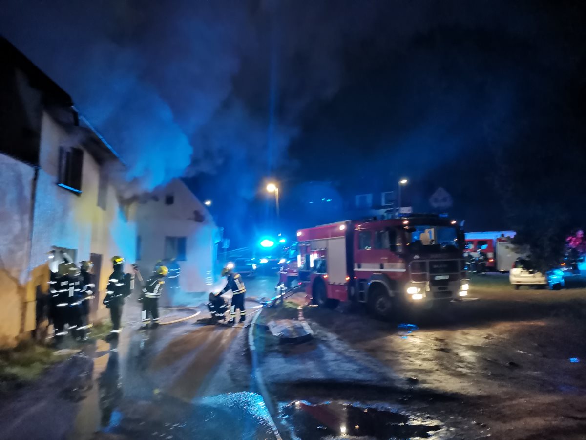 Zásah u požáru domu v Mimoni
