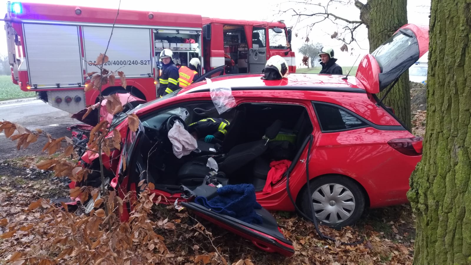 Dopravní nehoda NA a OA, Dolní Bukovsko - 22. 11. 2018 (4).jpg