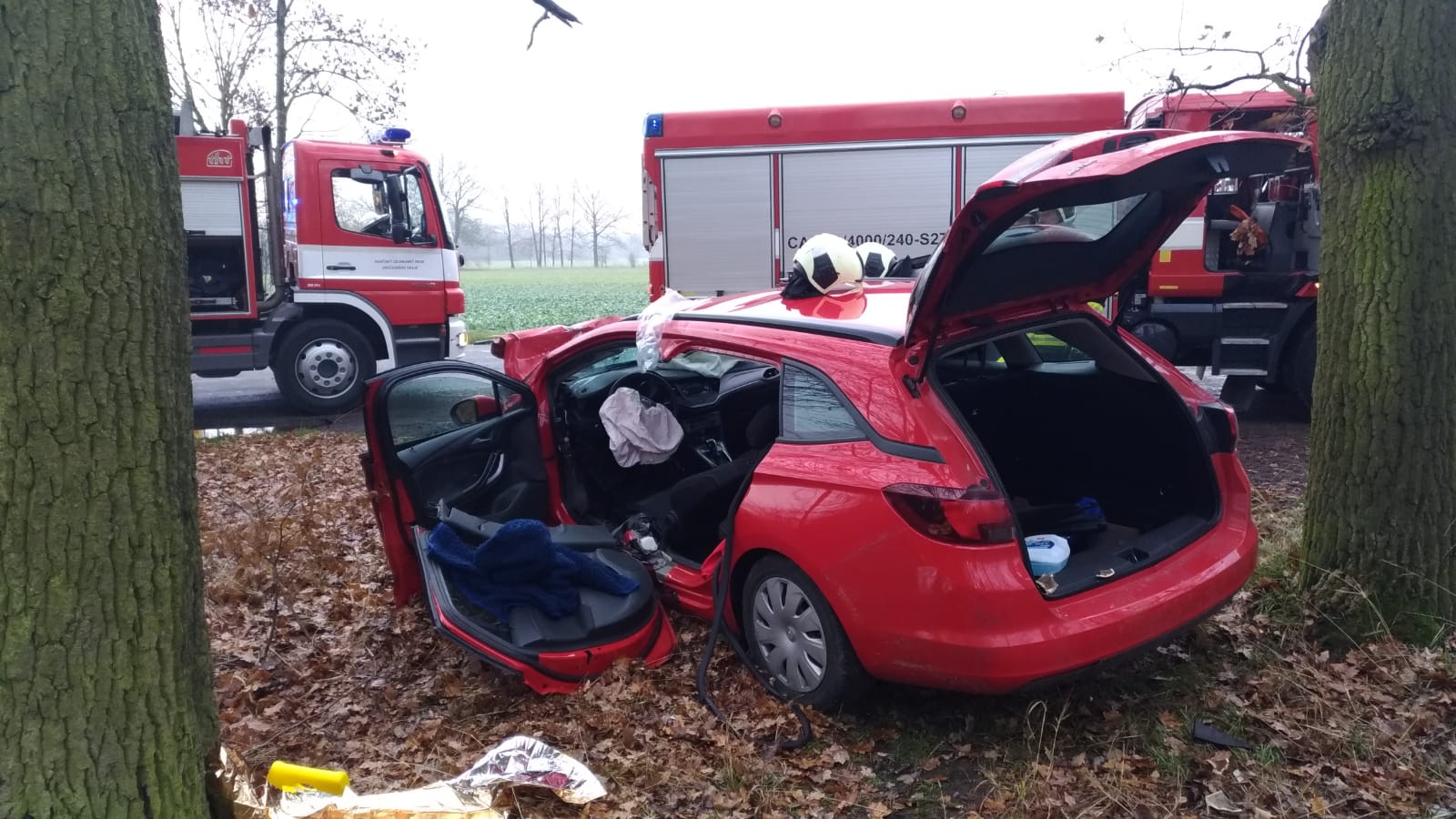 Dopravní nehoda NA a OA, Dolní Bukovsko - 22. 11. 2018 (1).jpg