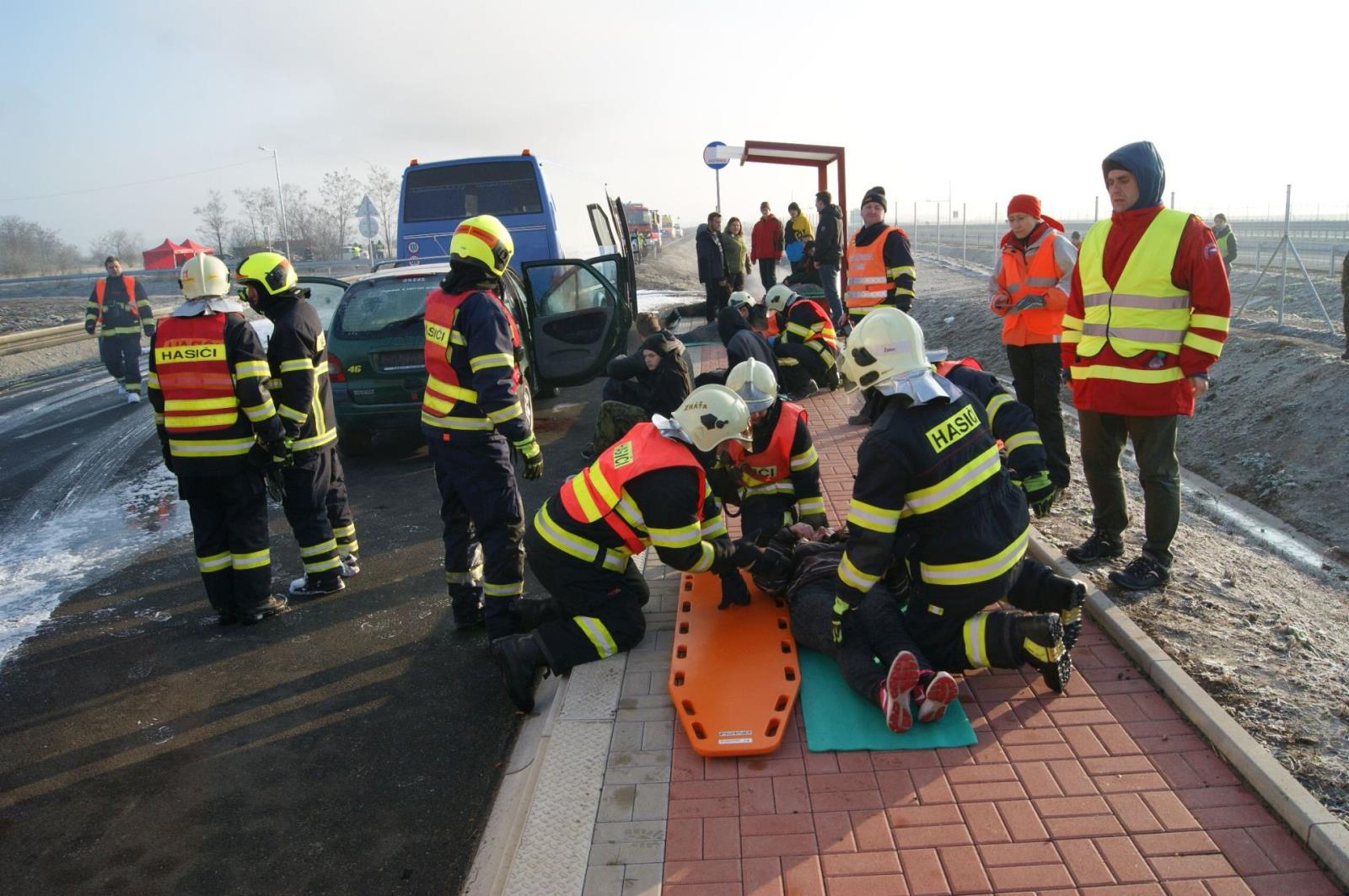 Taktické cvičení dopravní nehoda Seménkovice (7).jpg
