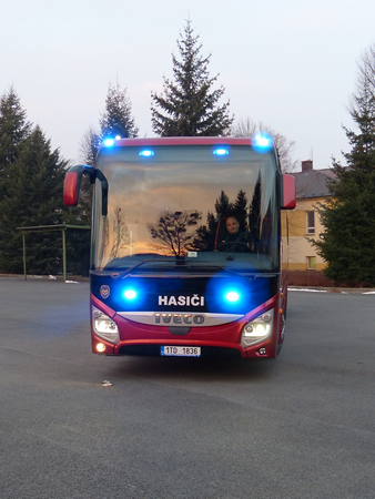 BUS IVECO (1)_cr.png