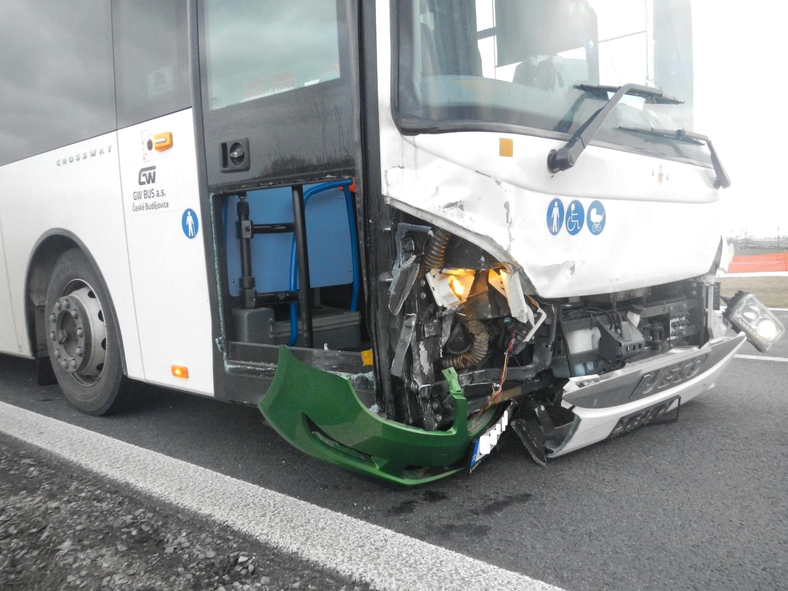 Dopravní nehoda OA a bus, Krasejovka - 12. 2. 2018 (4).JPG