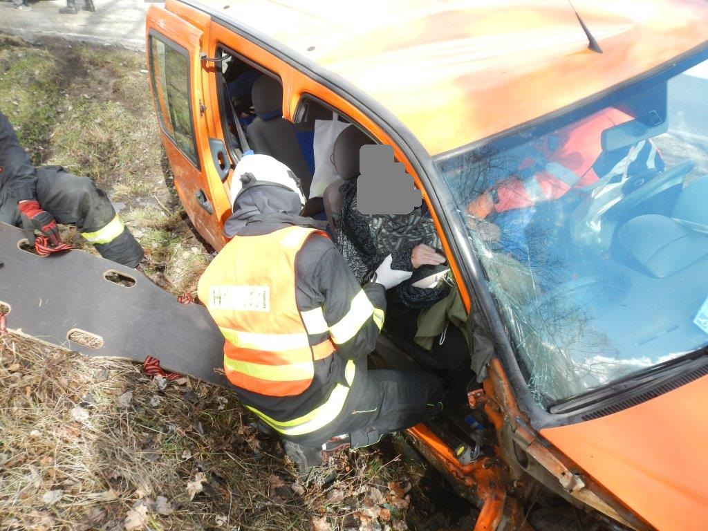 Dopravní nehoda 2 OA, Kaplice - 12. 3. 2019 (3).jpg