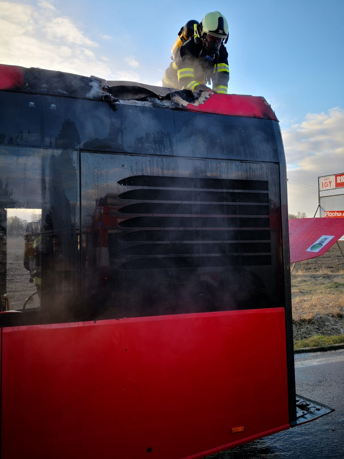Požár autobusu, Litvínovice - 20. 3. 2019 (5).jpg