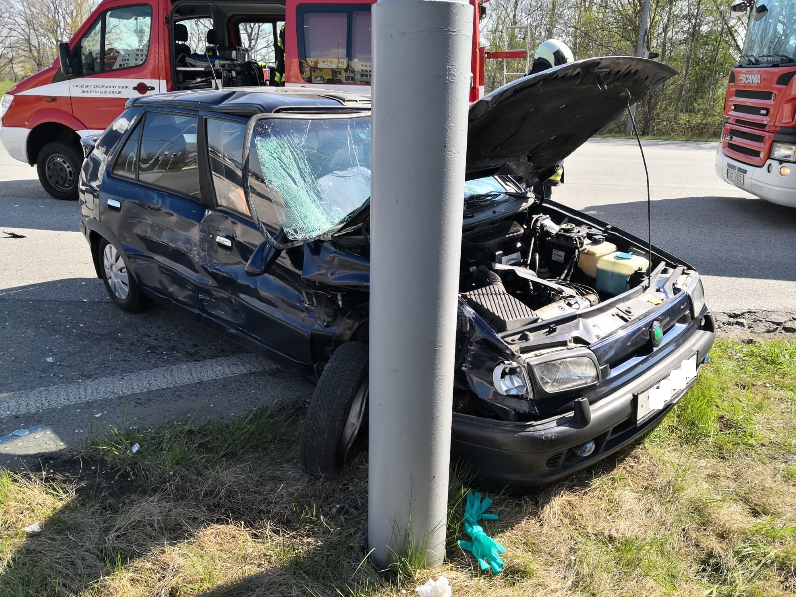 Dopraví nehoda OA a NA, České Budějovice - 18. 4. 2019 (4).jpg