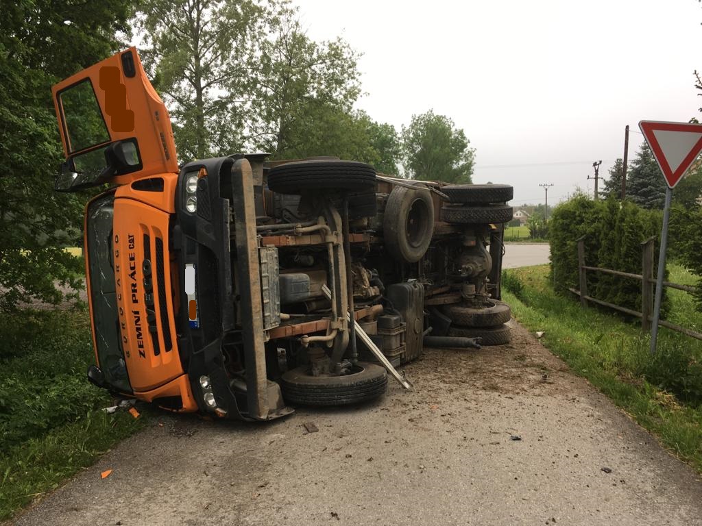 Dopravní nehoda OA a NA, Bořetín - 7. 6. 2019 (2).jpg