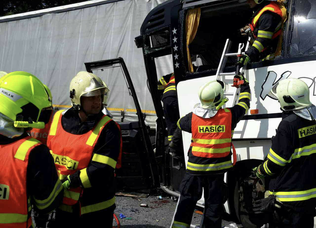 vazna nehoda autobusu a nakladniho vozidla Litovel Hanovice