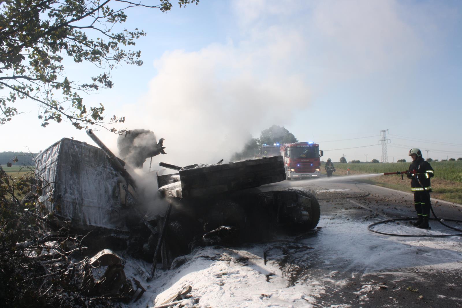 Požár kamiónu, Libějovice - 19. 6. 2019 (8).JPG