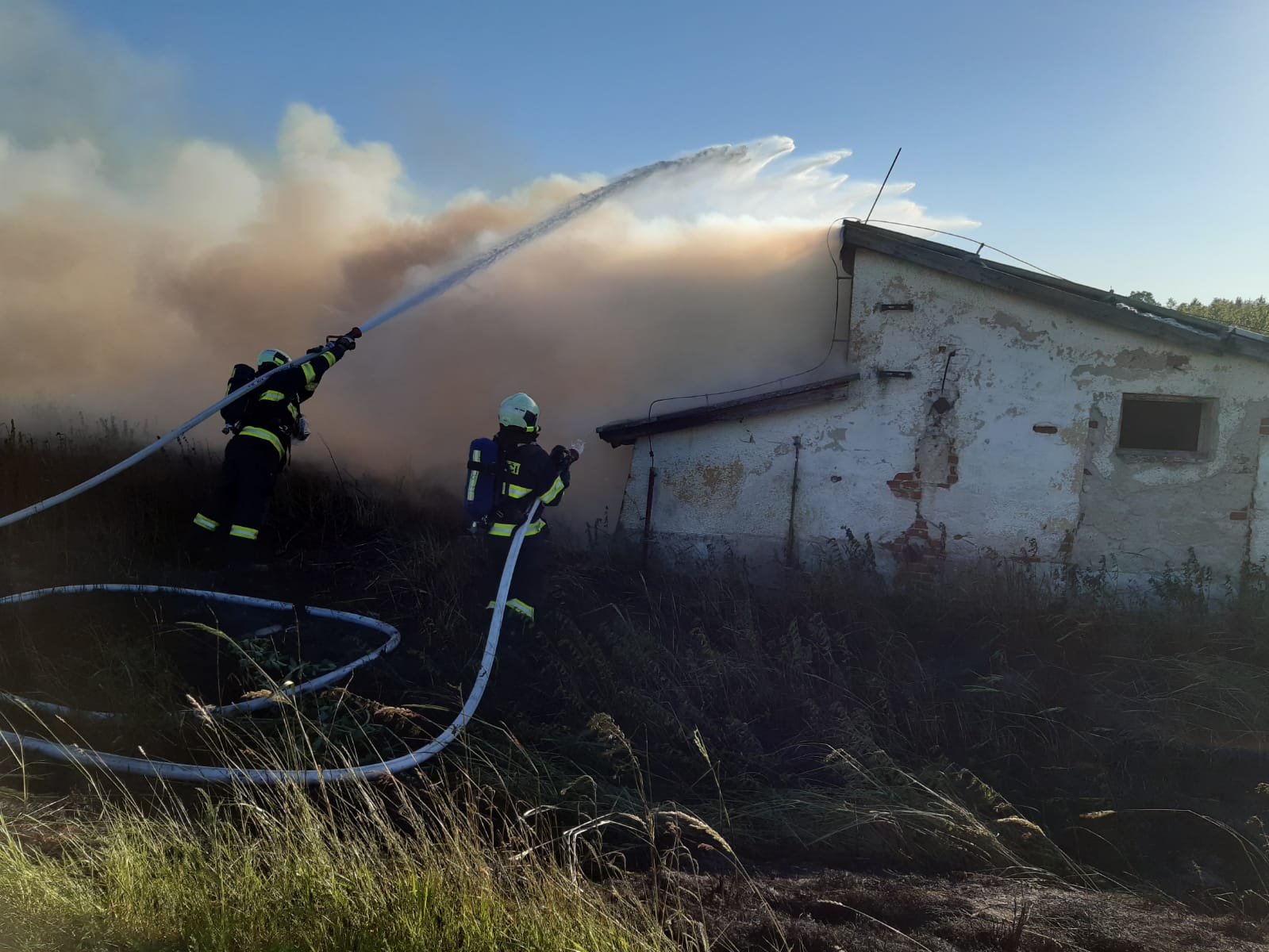 Požár prasečáku, Dobronice u Chýnova - 27. 6. 2019 (2).jpg