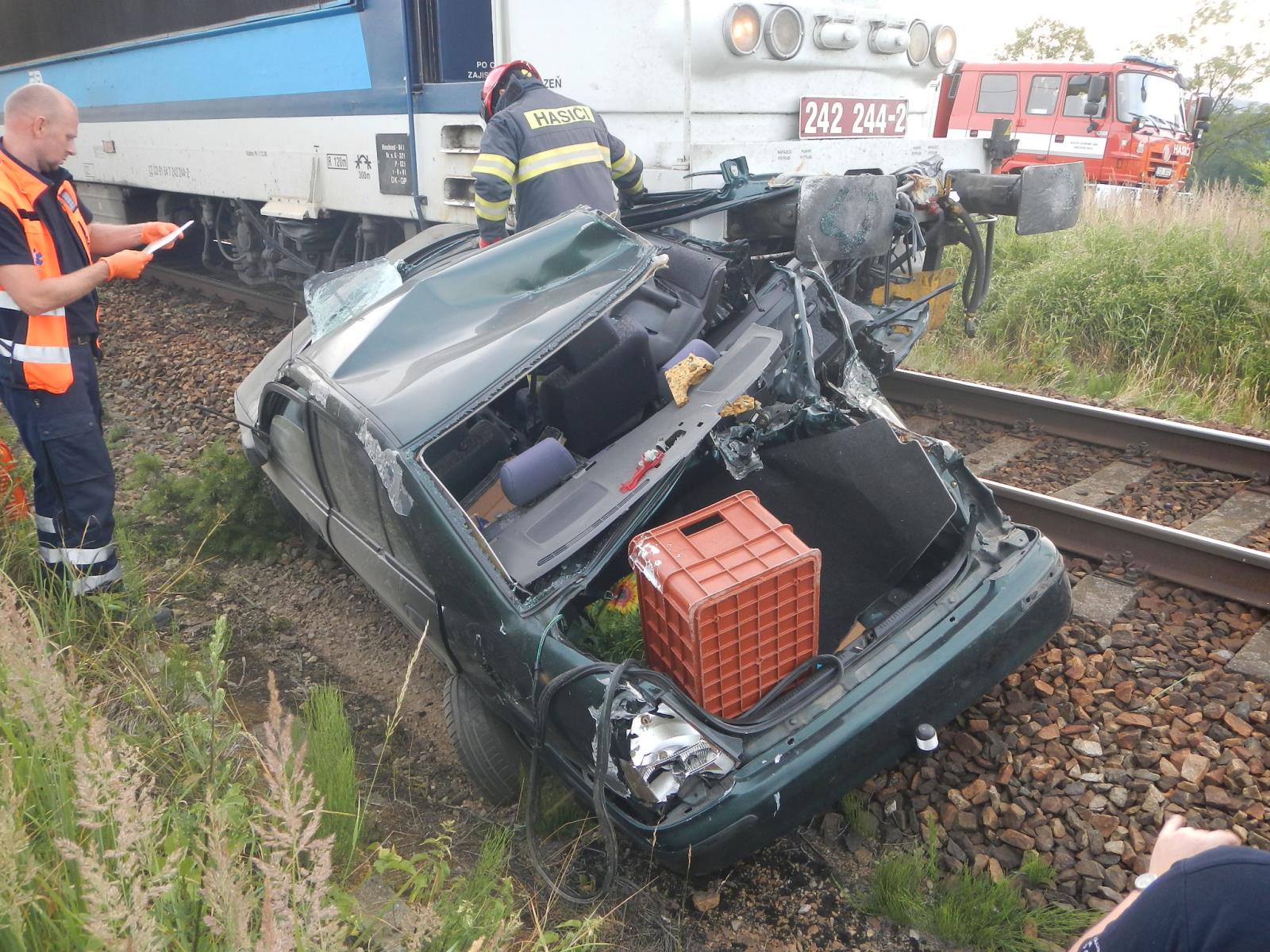 Dopravní nehoda OA a vlak, Bednárec - 8. 7. 2019 (1).JPG
