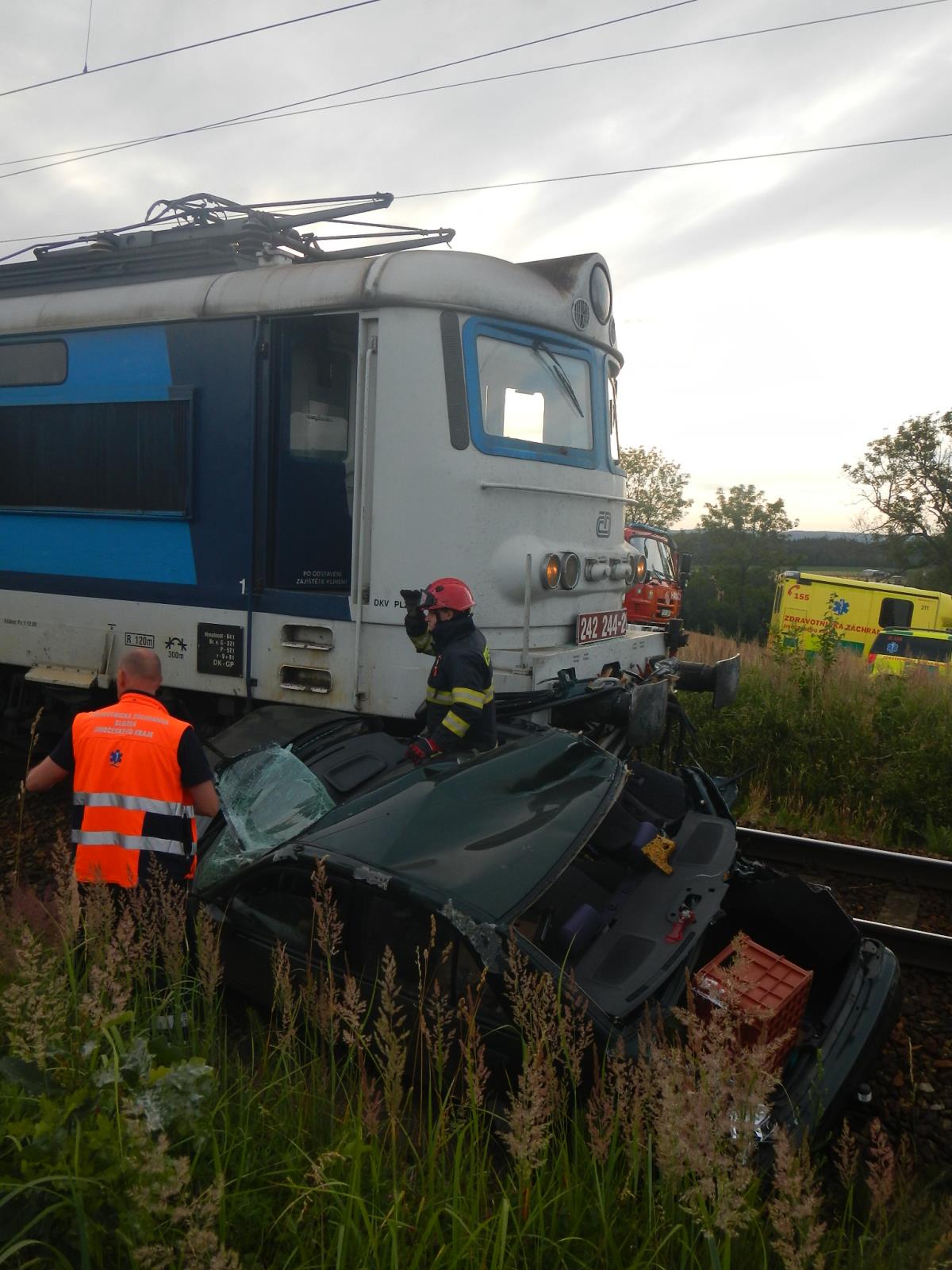 Dopravní nehoda OA a vlak, Bednárec - 8. 7. 2019 (2).JPG