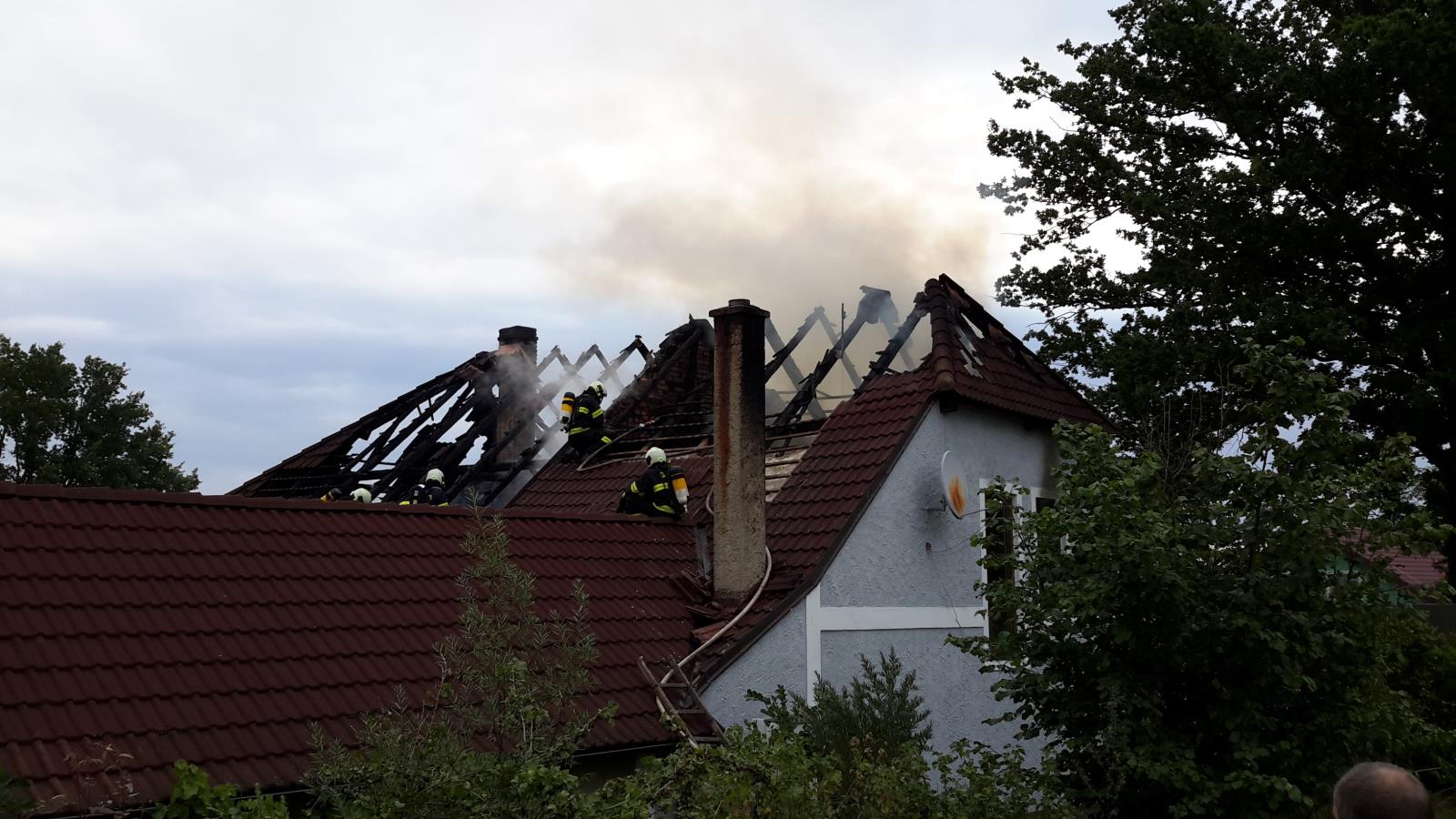 Požár střechy, Tupesy - 11. 7. 2019 (5).jpg