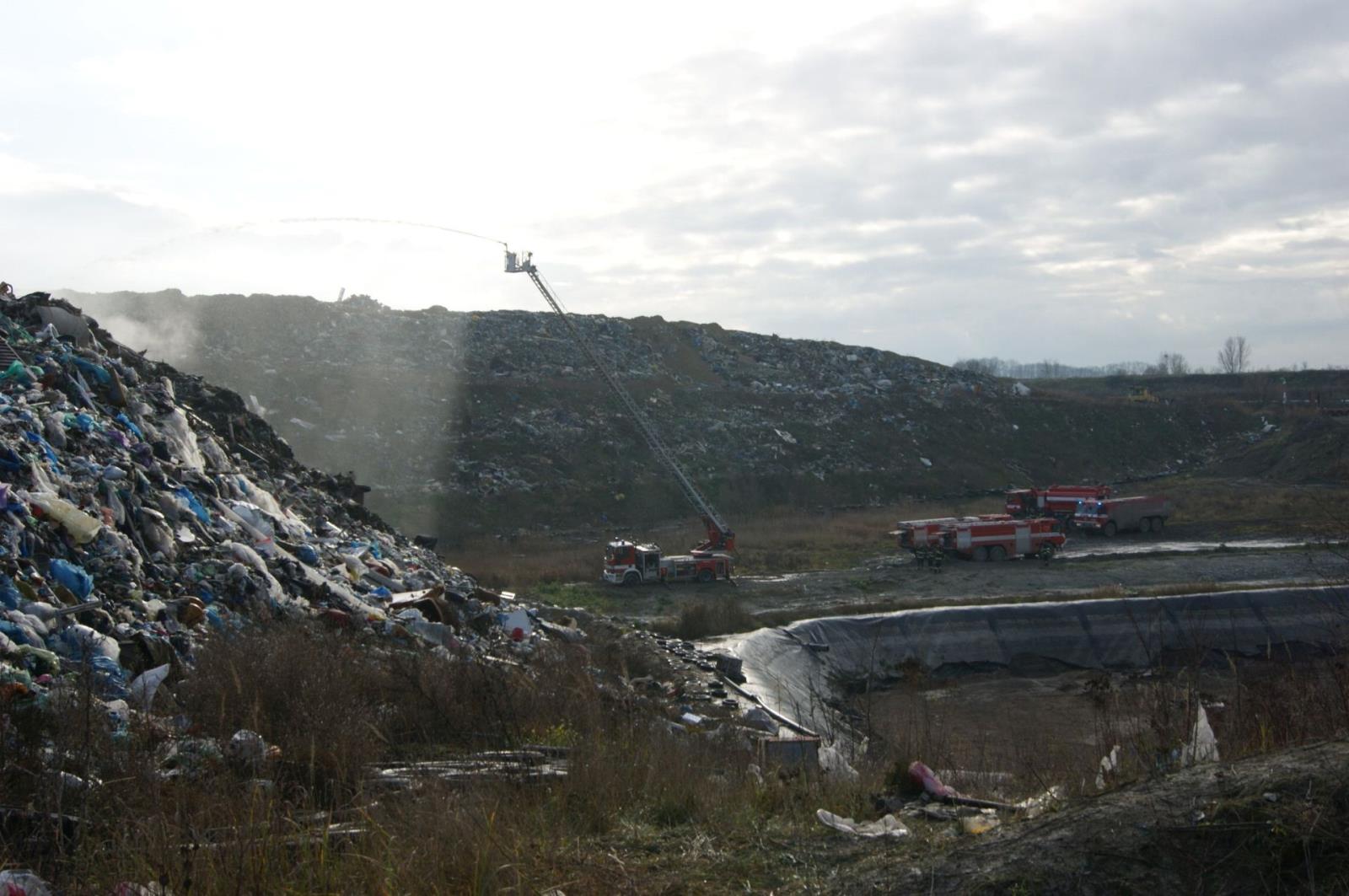 Požár skládka u Siřejovic (6).jpg