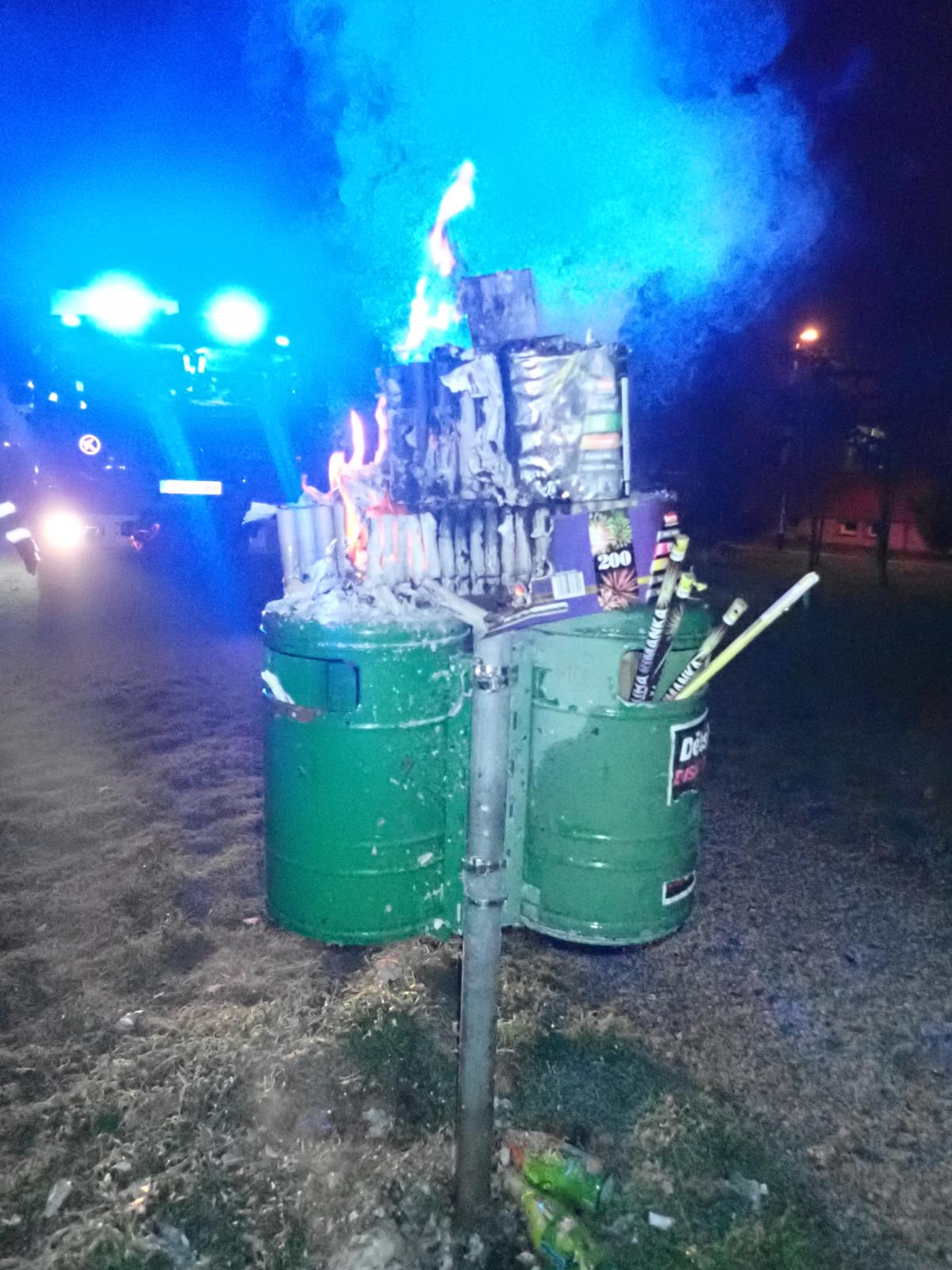 požár krabic od pyrotechniky ulice U Rejdiště Kroměříž.JPG