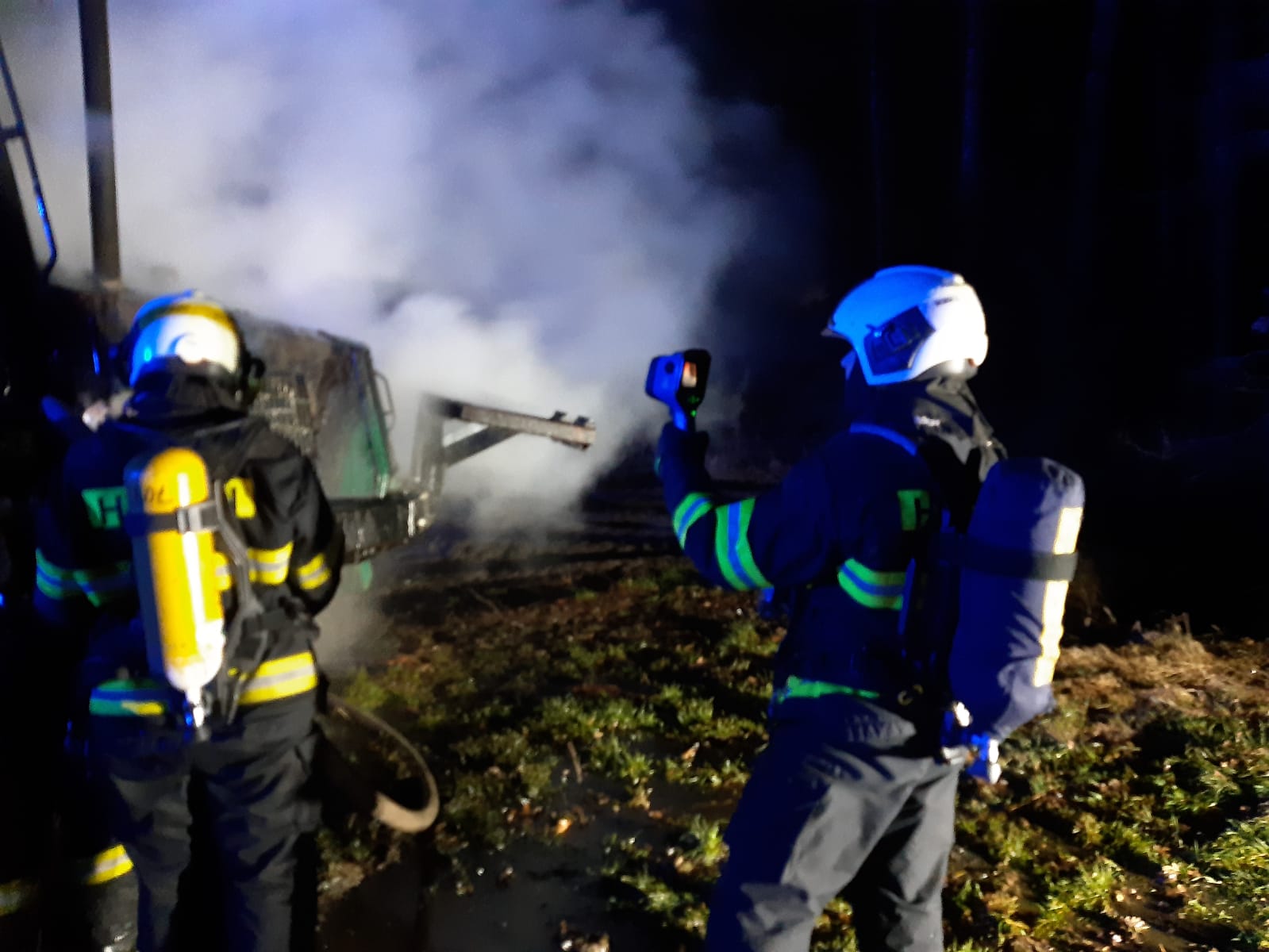 Požár traktoru, Dlouhá Lhota - 11. 2. 2020 (2).jpg