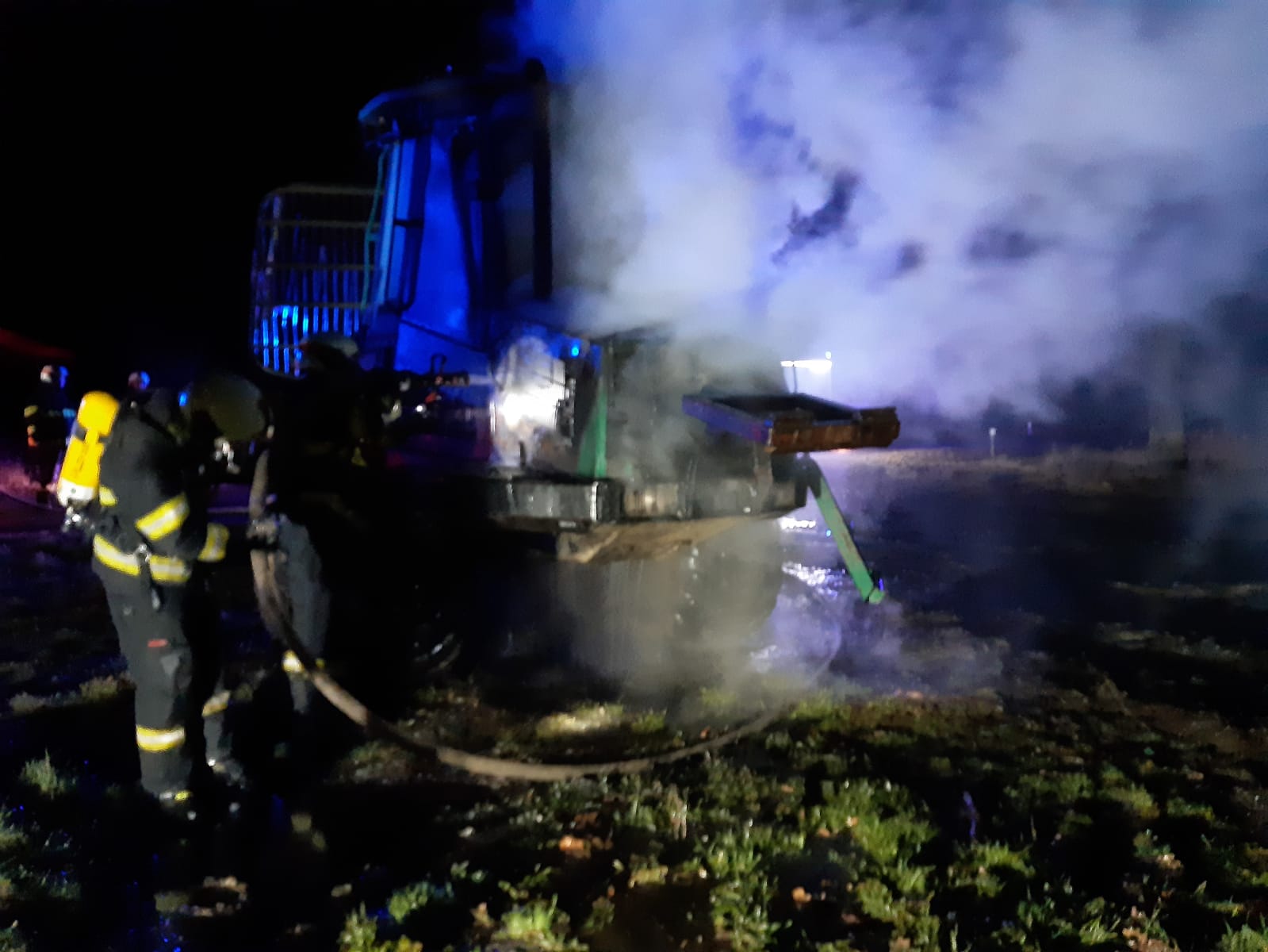 Požár traktoru, Dlouhá Lhota - 11. 2. 2020 (3).jpg