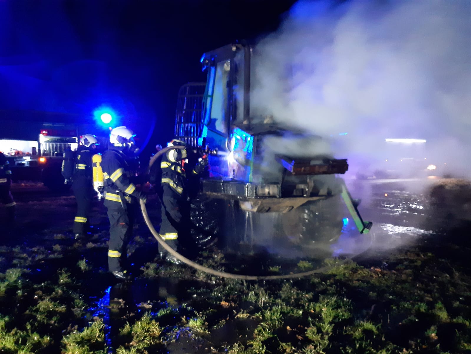 Požár traktoru, Dlouhá Lhota - 11. 2. 2020 (4).jpg