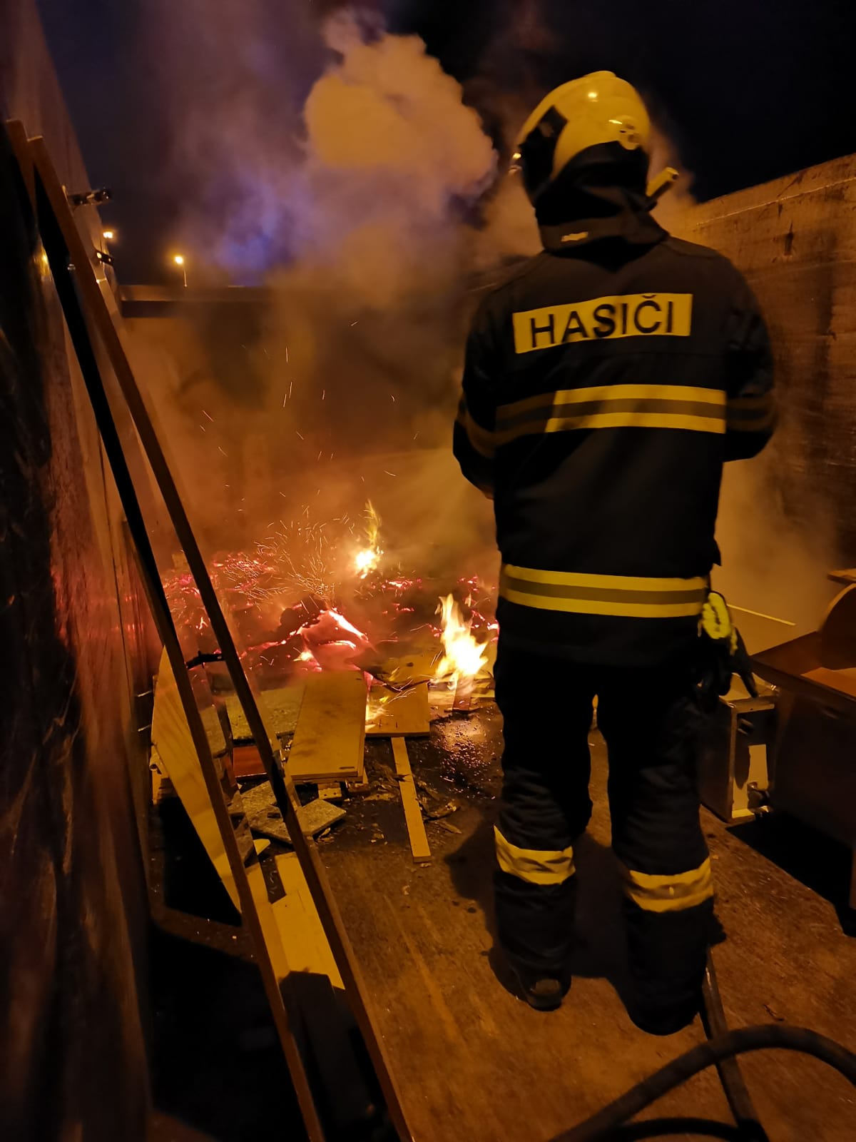 Požár kontejneru, České Budějovice - 19. 2. 2020 (3).jpg