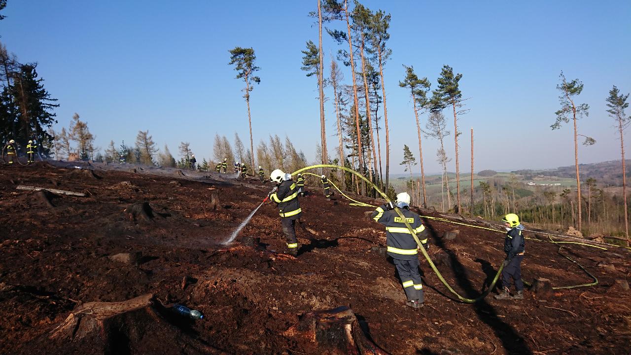 Požár lesa, Cizkrajov -  6. 4. 2020 (9).JPG