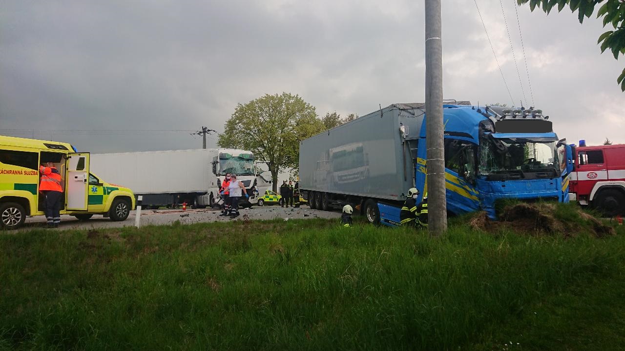Dopravní nehoda 2 NA a OA, Velešín - 11. 5. 2020 (2).JPG