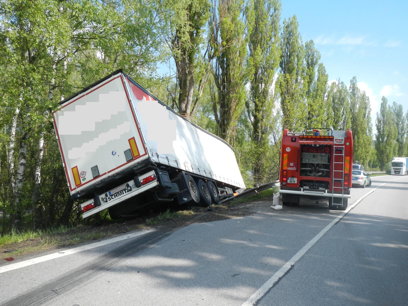 Dopravní nehoda dodávky a kamiónu, Kaplice - 16. 5. 2020 (2).JPG