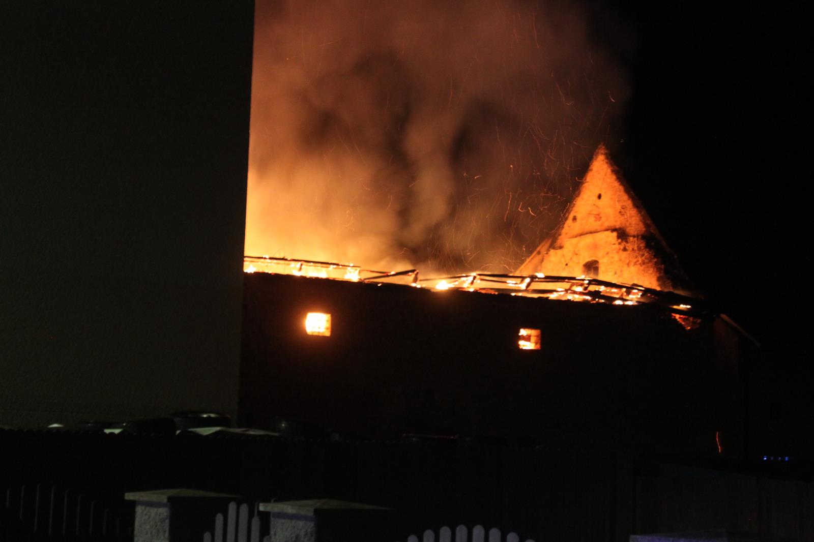 Požár střechy, Rovná - 3. 6. 2020 (3).JPG