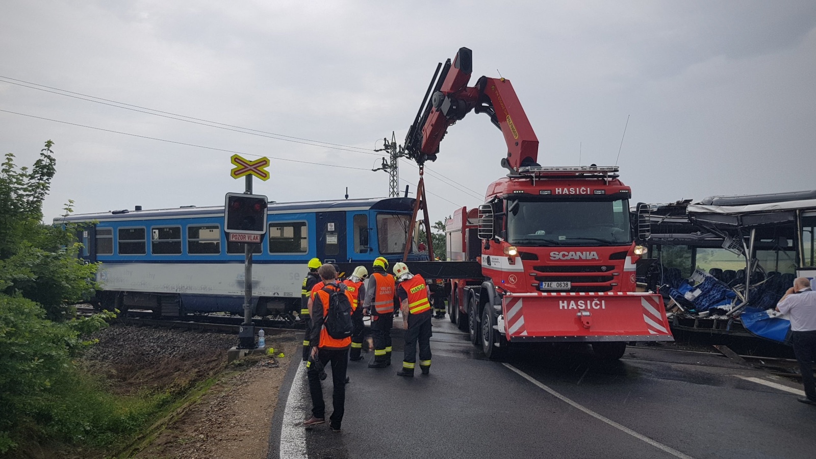 Nehoda vlaku s autobusem_SČK (3).jpg
