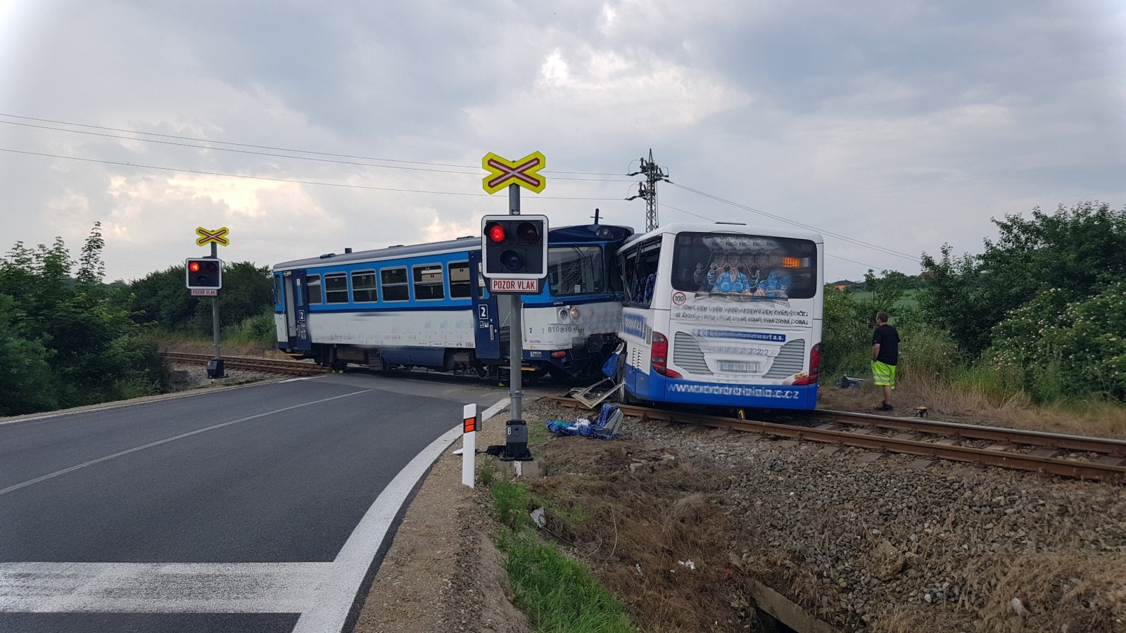 Nehoda vlaku s autobusem_SČK (4).jpg