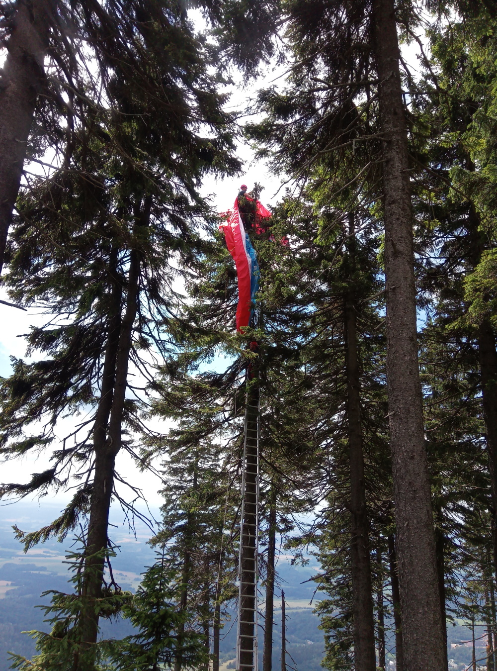 Záchrana paraglidisty, Černá Hora (4).jpg