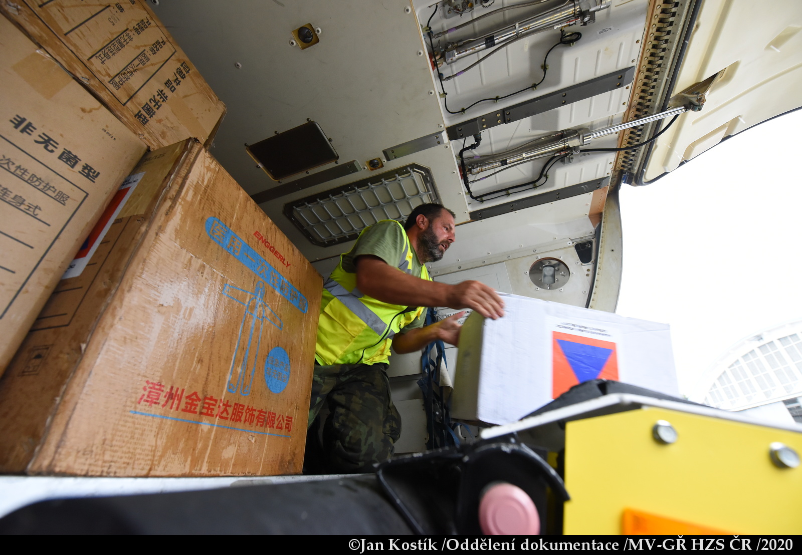 Příprava materiální pomoci pro Libanon