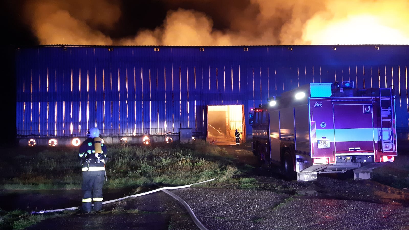 Úder blesku zapálil rozlehlou stodolu se senem_SČK (2).jpg