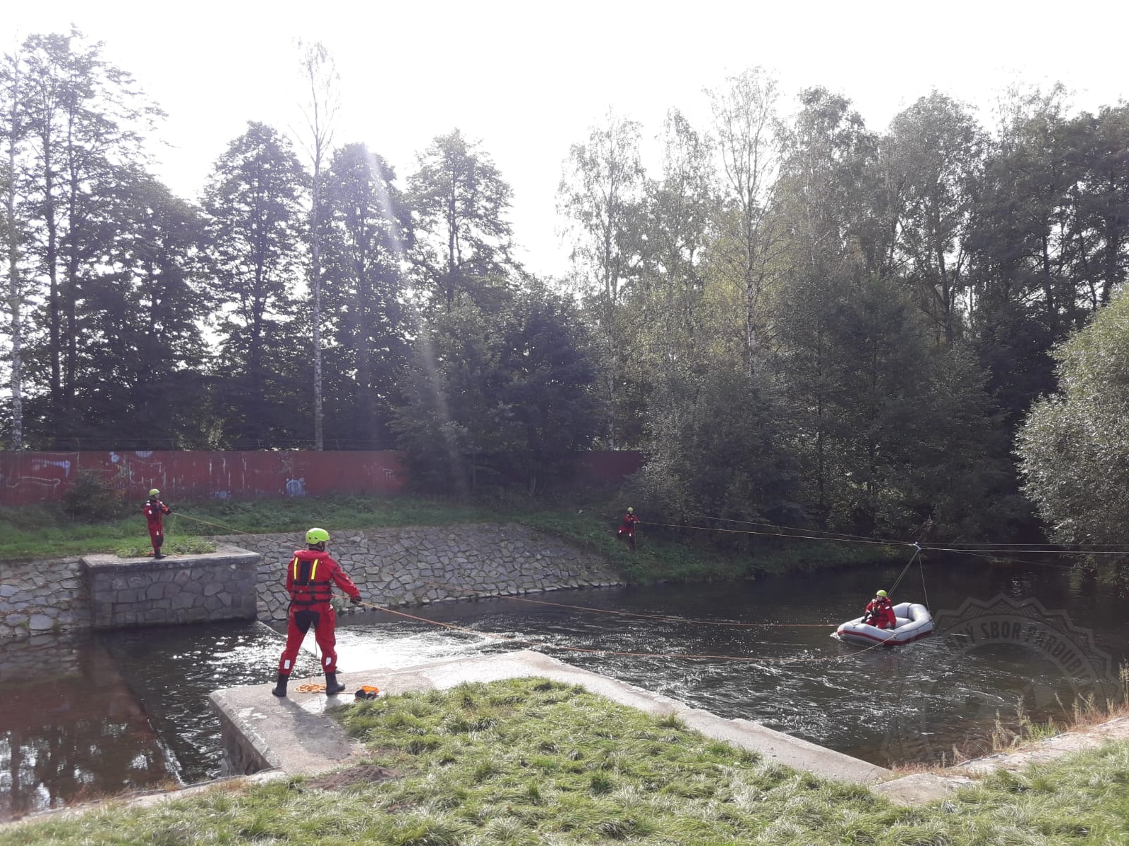 záchrana osob z divoké řeky - cvičení hasičů Ústí nad Orlicí.jpg