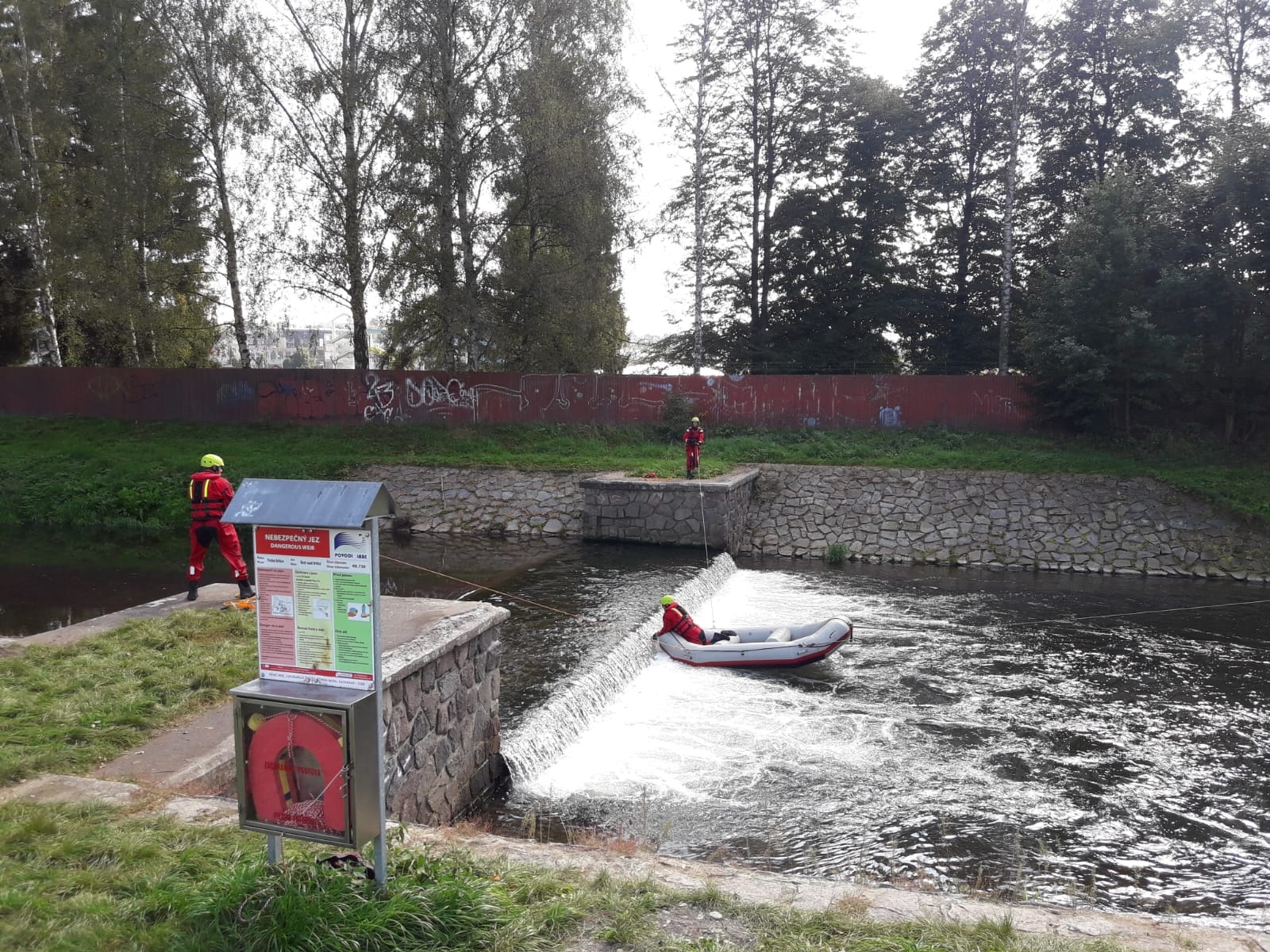 záchrana osob z divoké řeky - cvičení hasičů Ústí nad Orlicí 1.jpg