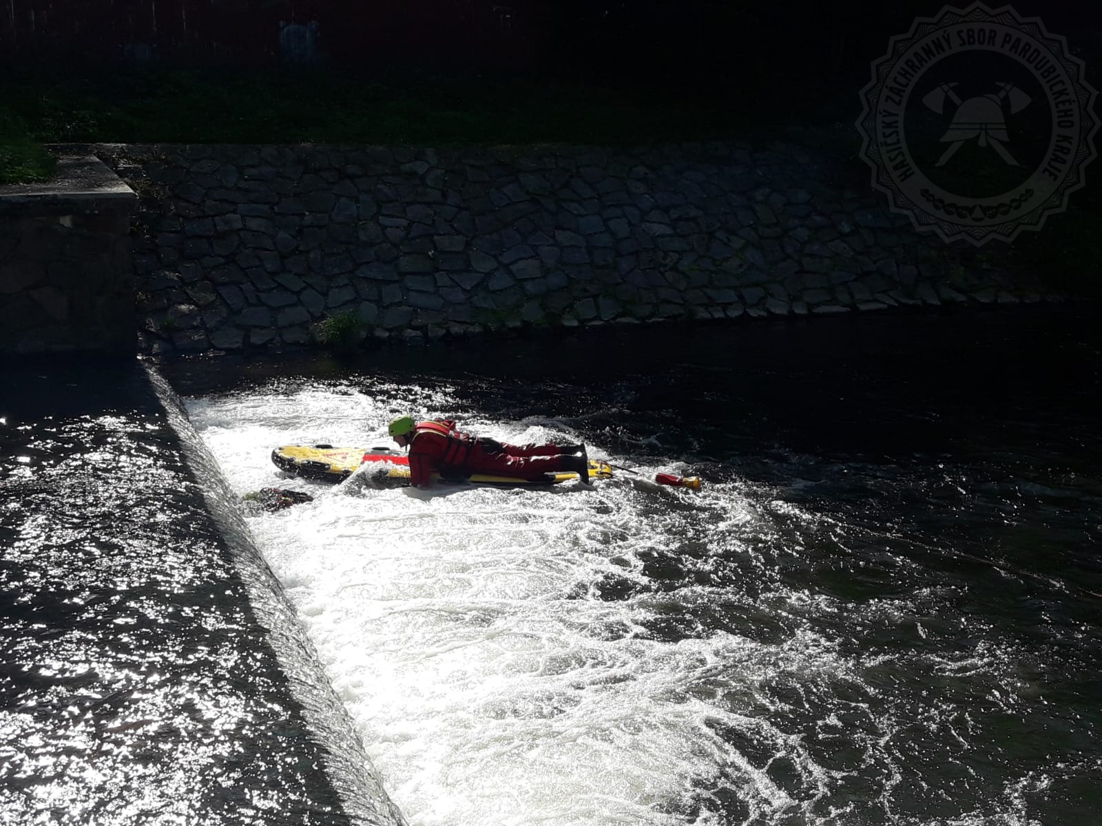 záchrana osob z divoké řeky - cvičení hasičů v Ústí nad Orlicí 5.jpg