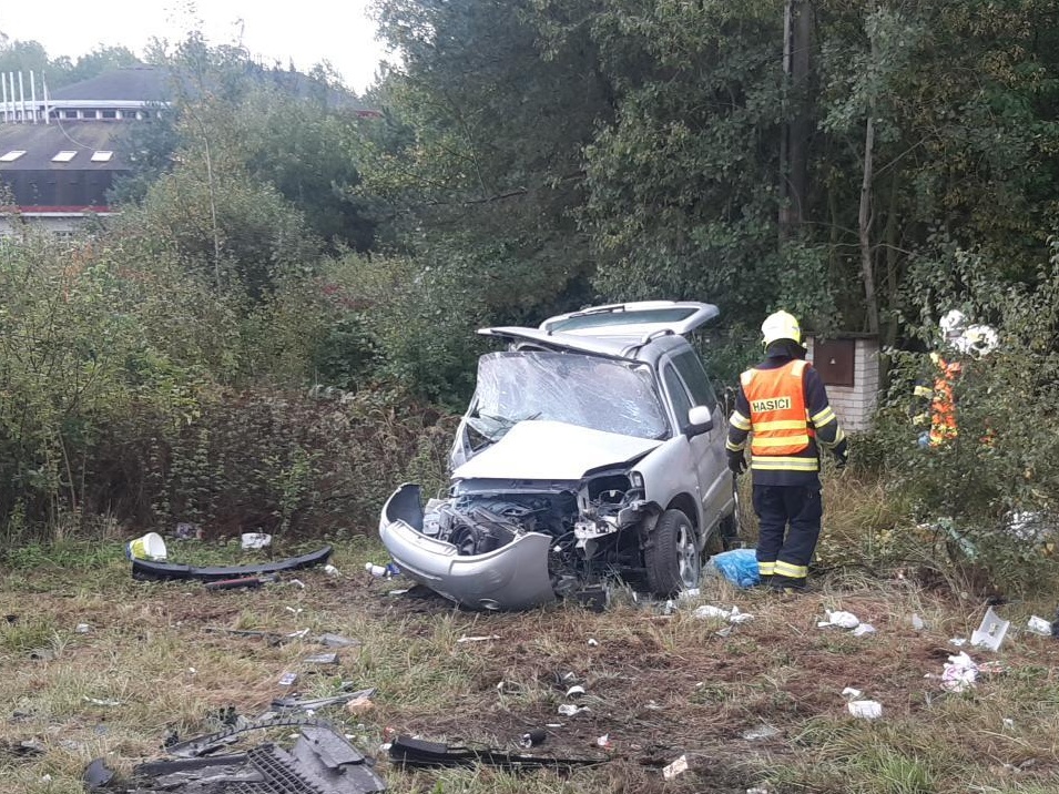 Dopravní nehoda Bukov - druhé nabourané vozidlo stříbná barva.jpg