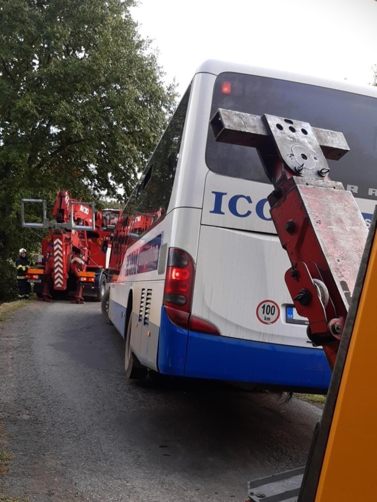 004-Havárie autobusu na Benešovsku.jpg