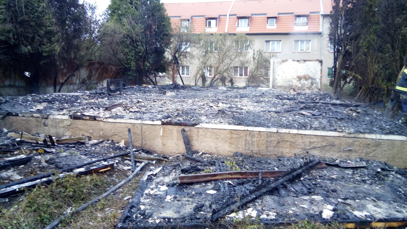 Požár prázdně budovy Libochovice (2).jpg