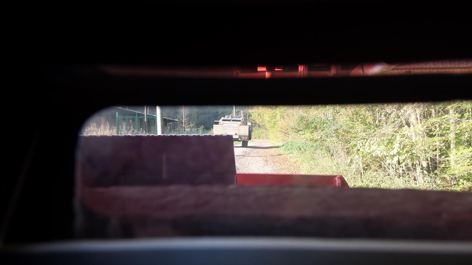 Vrbětice_ZÚ_výhled průzorem tanku.jpg