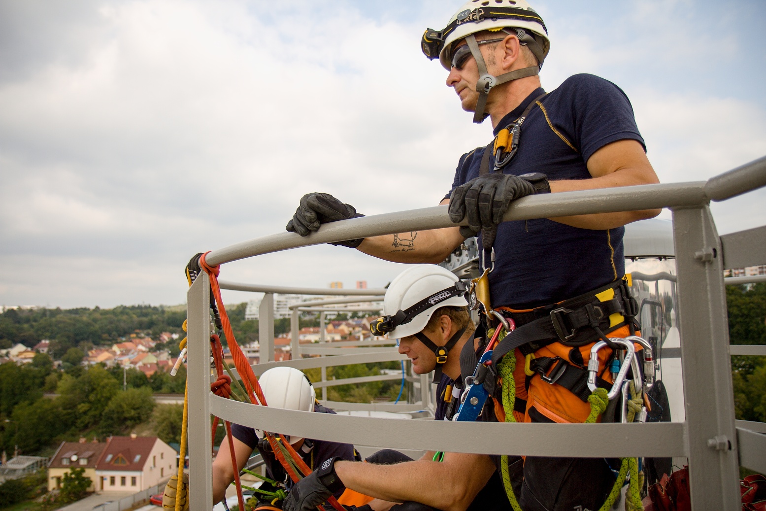 výcvik hasičů-lezců v betonárně v Brně  (25).jpg
