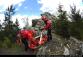 PHA_výcvik leteckých záchranářů_2 záchranáři v horách stabilizují na nosítkách zraněného figuranta