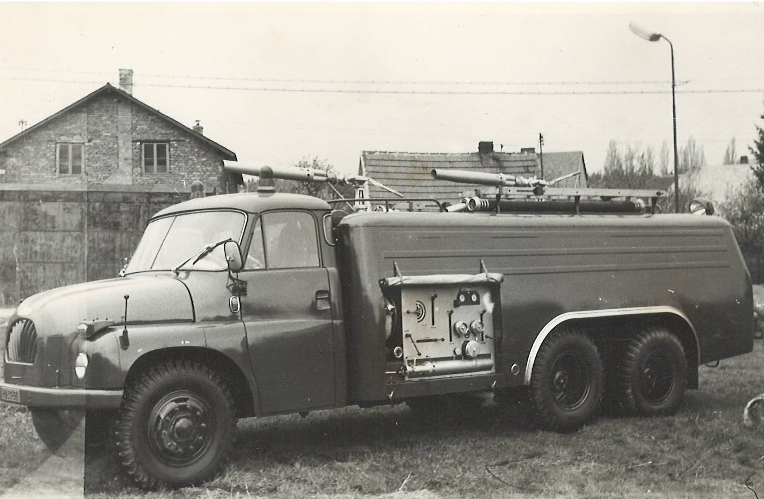 003-CAS Tatra 138 Okresního veřejného požárního útvaru v Příbrami (1971).jpg
